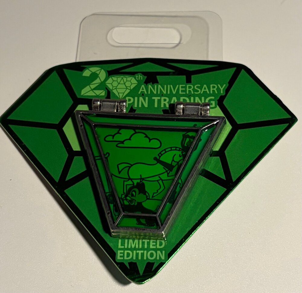 2020 Disney Store 20th Anniversary LE Pin Trading Emerald Green Pin; Chip.